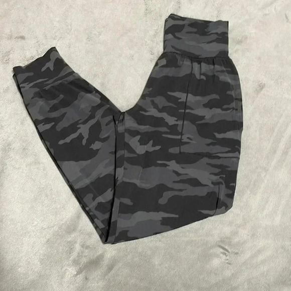 🩷 Athleta Salutation Camo Joggers - Picture 1 of 7